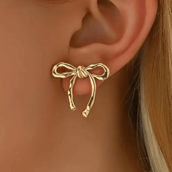 Buy It Now! Gold bow stud earrings - Picture 3 of 3